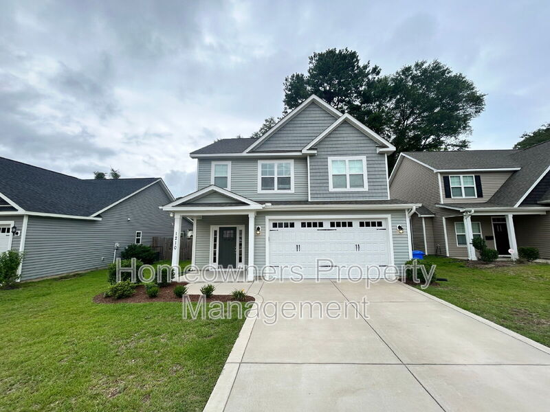 Fayetteville House: 1210 Simpson St