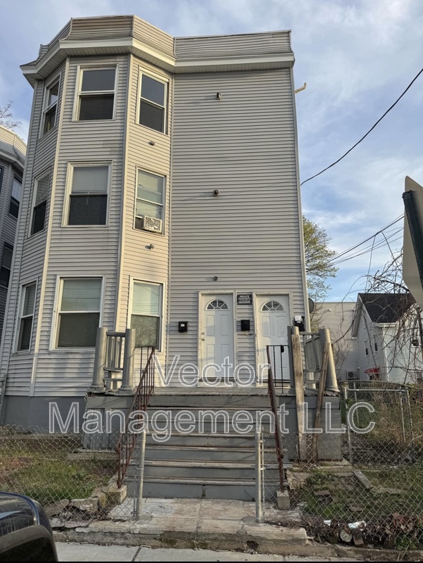 New Haven Condo: 34 Wolcott Street - 3rd Floor
