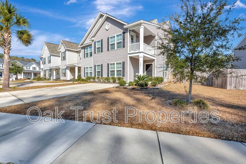 Summerville Townhome: 129 Spencer Circle