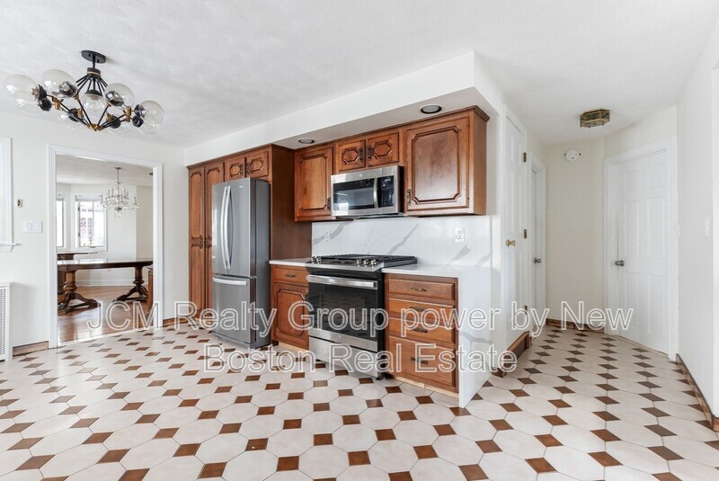 Everett: West Everett Condo: 18 Bailey Street