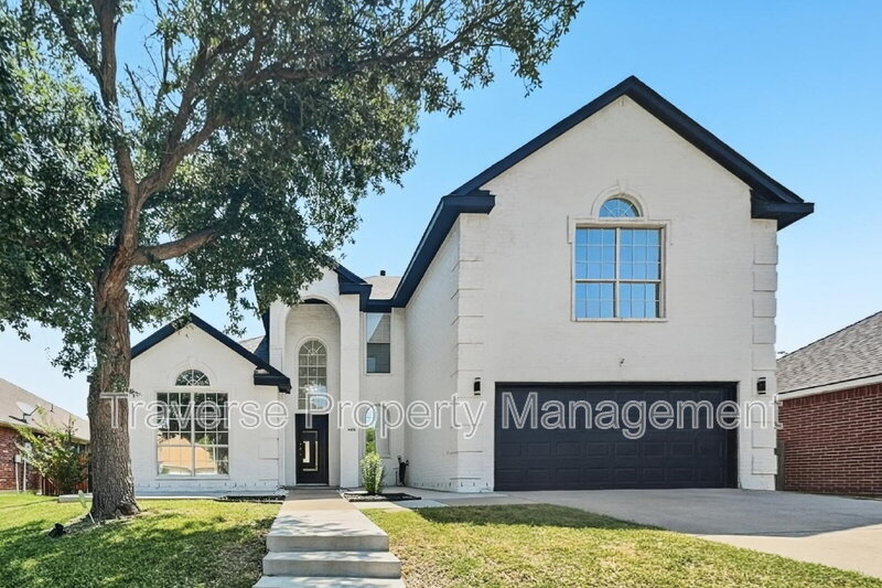 Fort Worth House: 8474 Muirwood Trail