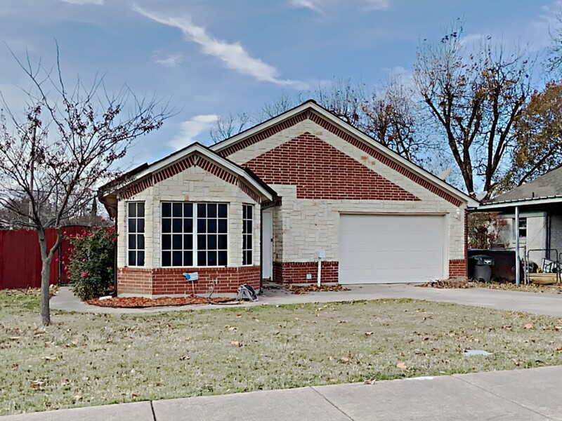Fort Worth House: 3320 Stanley Ave