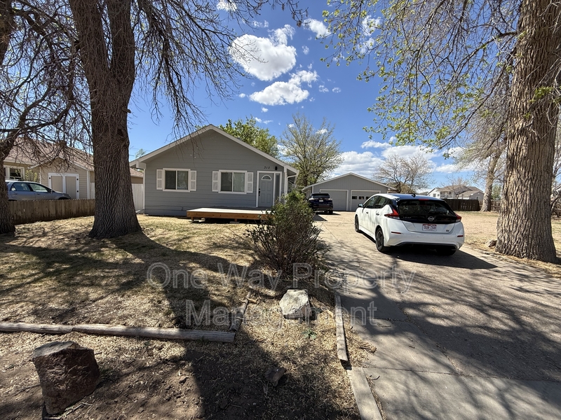 Windsor House: 310 Chimney Park Drive