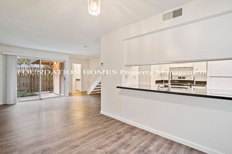 San Rafael Townhome: 67 Roundtree Blvd