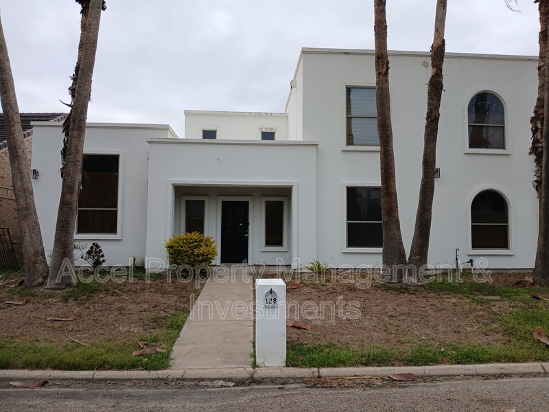 Mision House: 128 San Jacinto St.