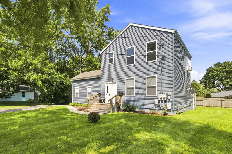 Woodstock Condo: 326 Railroad St