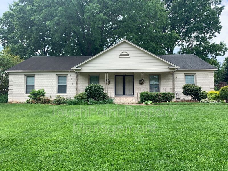 Charlotte House: 1130 Cheddington Drive
