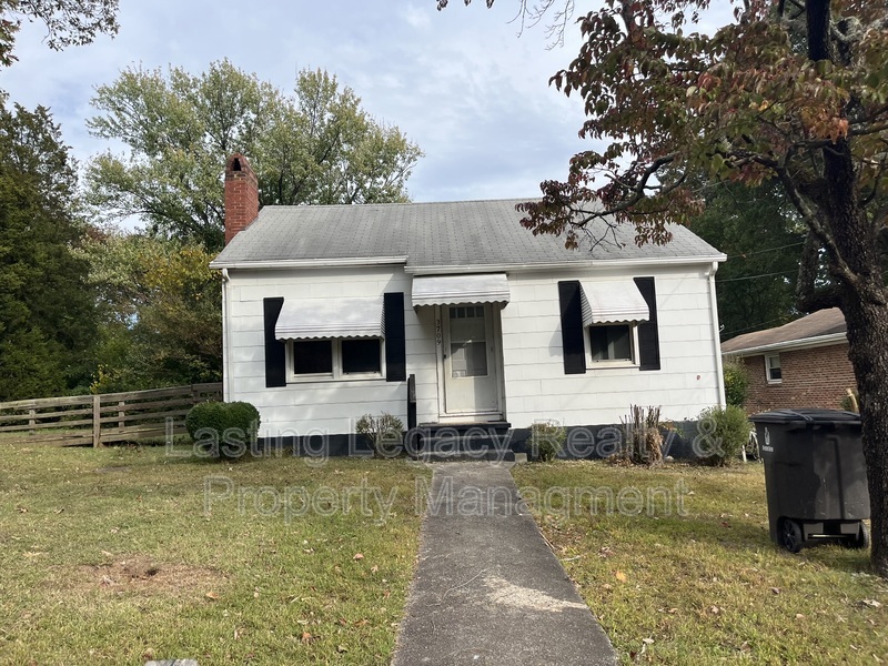 Winston Salem House: 3709 Prospect Dr