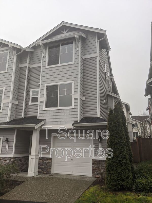 Everett House: 216 126th St SE B