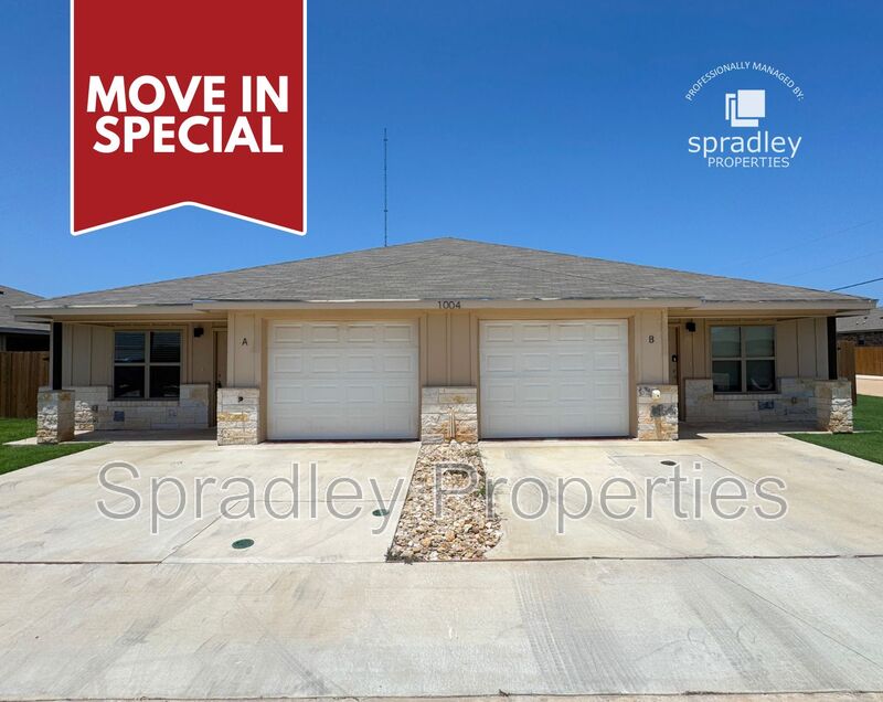 Belton Townhome: 1048B Mason Dr