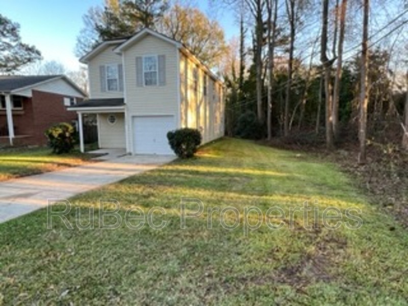 Charlotte House: 5400 Venado St