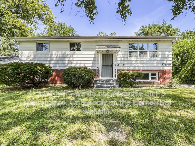 Country Club Hills House: 17849 John Ave