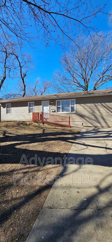 Kansas city House: 10716 Bennington ave