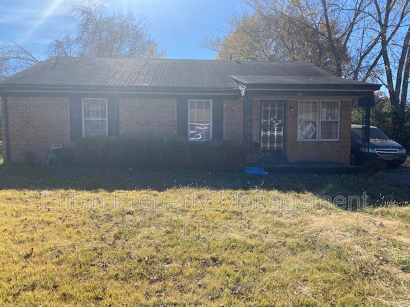 Memphis House: 665 Whiterock Ave