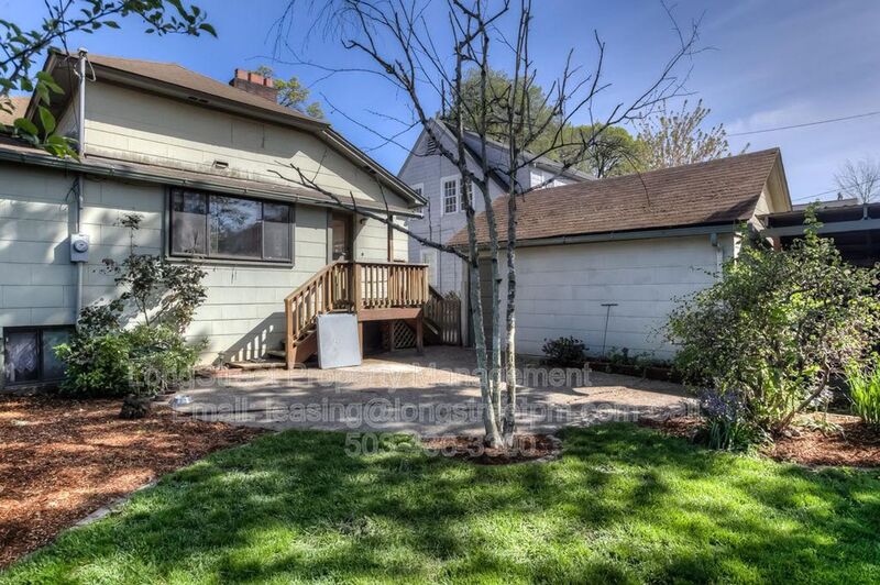 Corvallis Condo: 228 NW 11th St- Downstairs