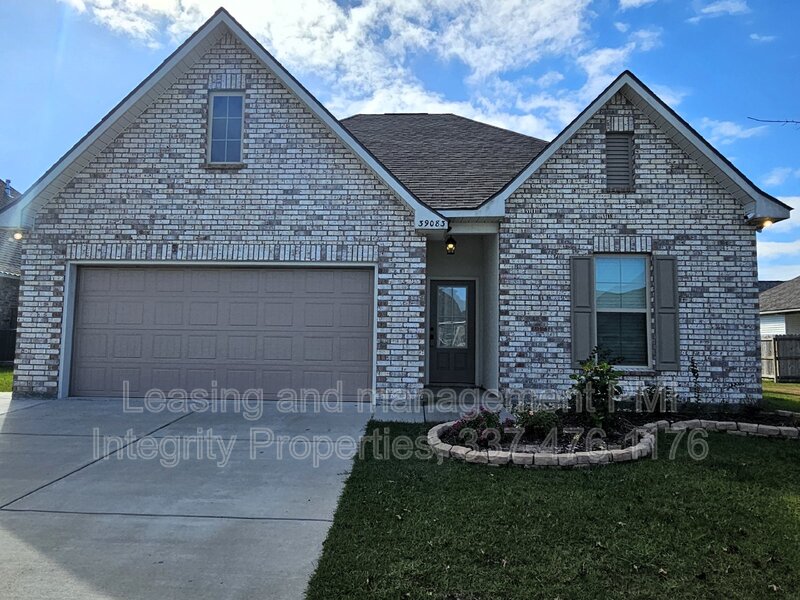 Prairieville House: 39083 Harrier Street