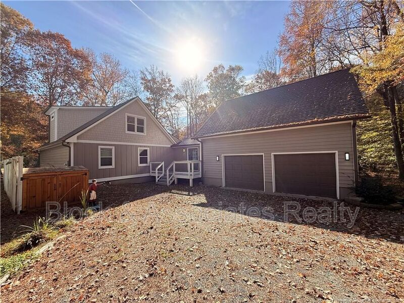 Sanford House: 1610 Stonegate South