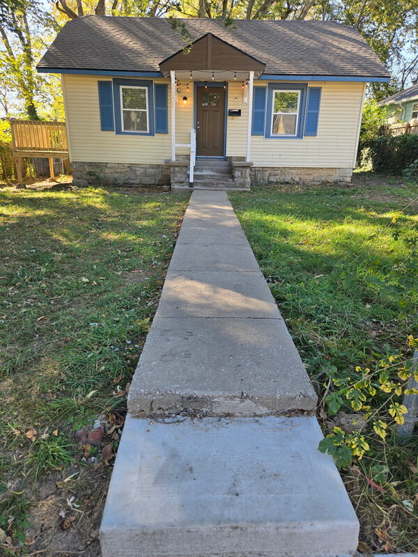 Kansas City House: 2501 East 68th Terrace