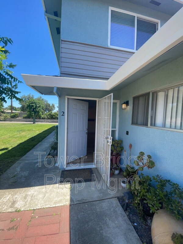 apt 2 Condo: 9098 Piñata Way