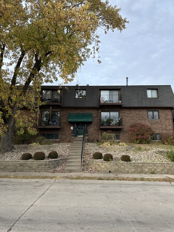 Rock Island Condo: 2501 26th Ave Ct