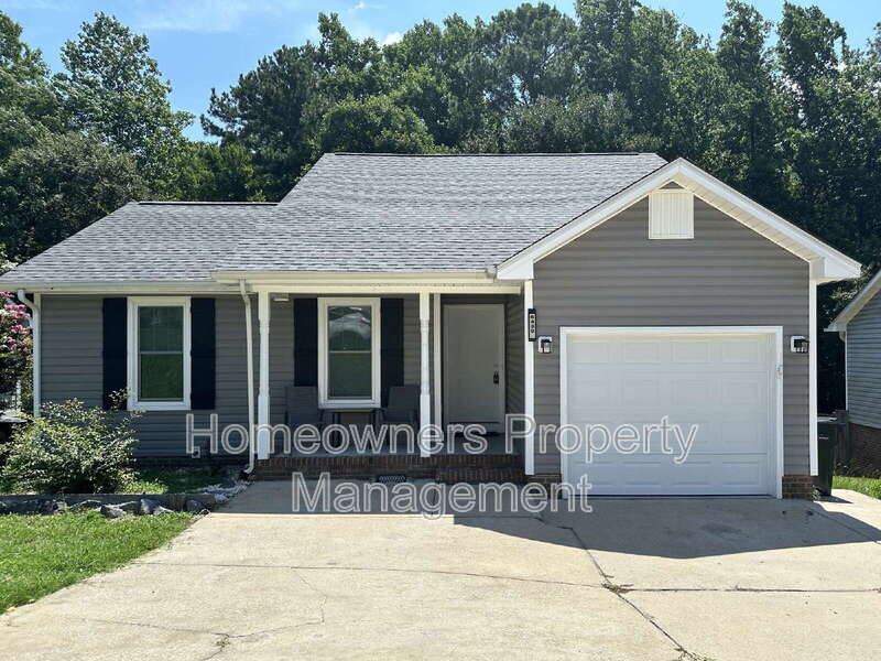Fayetteville House: 6439 Applewhite Rd