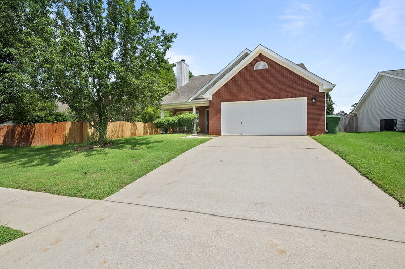 Huntsville House: 142 Bremerton Drive Southwest