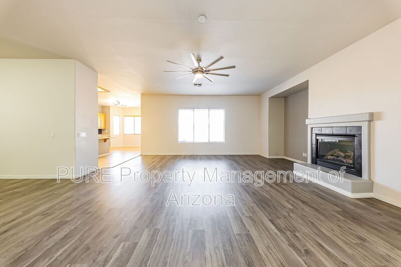 Surprise House: 16812 W Northampton Rd