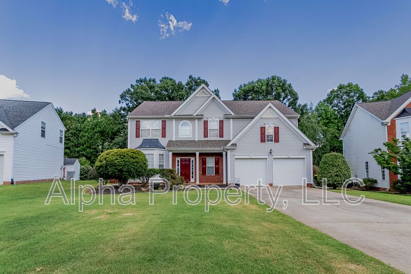 Simpsonville House: 27 Lake Valley Ct
