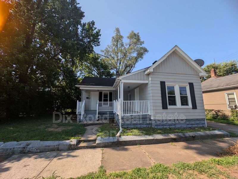 Middletown House: 1406 Calumet Avenue
