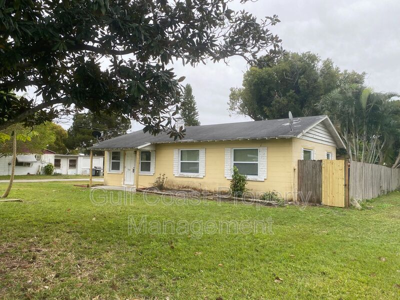 716 69th Avenue West Bradenton FL 34207 - Photo 1