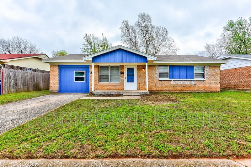 Midwest City House: 1308 McDonald Drive