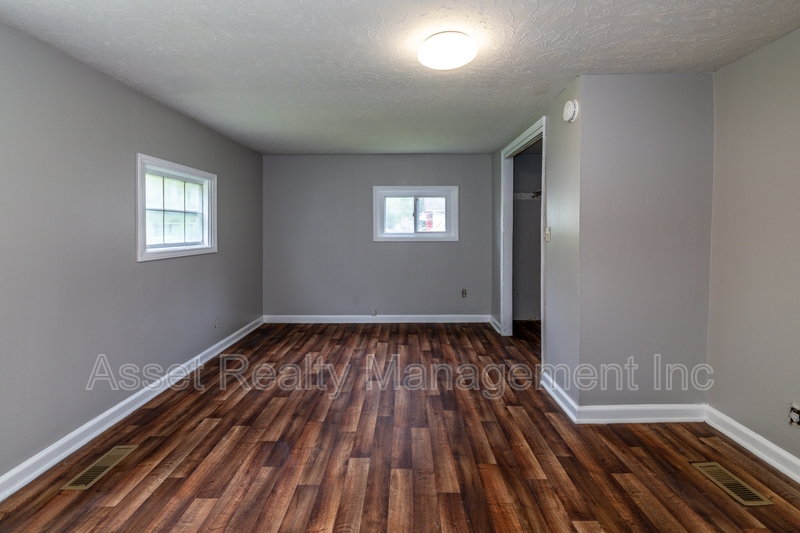 Knoxville House: 2608 Piedmont Street Northwest