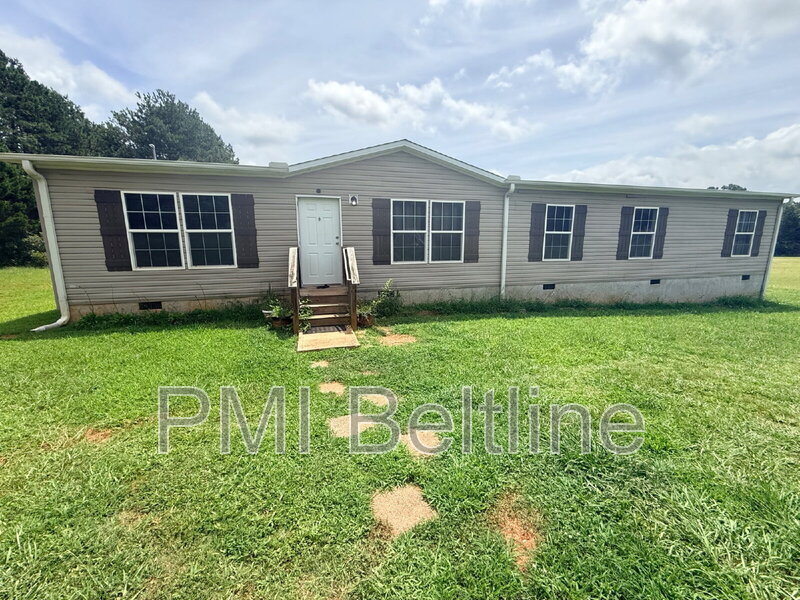Douglasville House: 166 Clonts Road