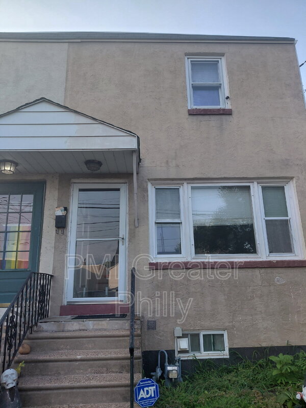 3 Bedroom Townhome – 687 Mansion St, Bristol, PA