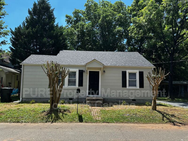 Lexington House: 603 Robbins St