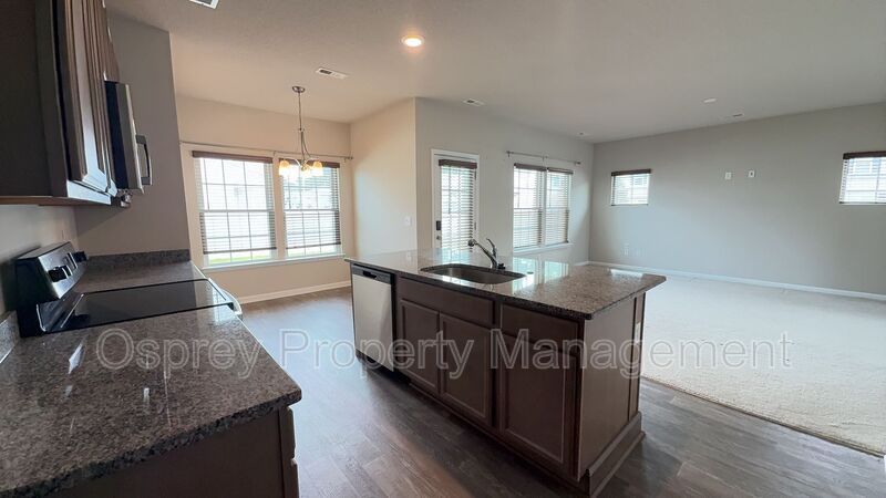 Beautiful 4BR Home with Open Floor Plan in Suffolk - Photo 3