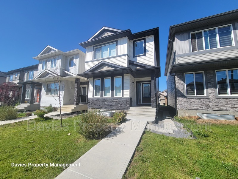 Edmonton House: 9456 Colak Lane SW