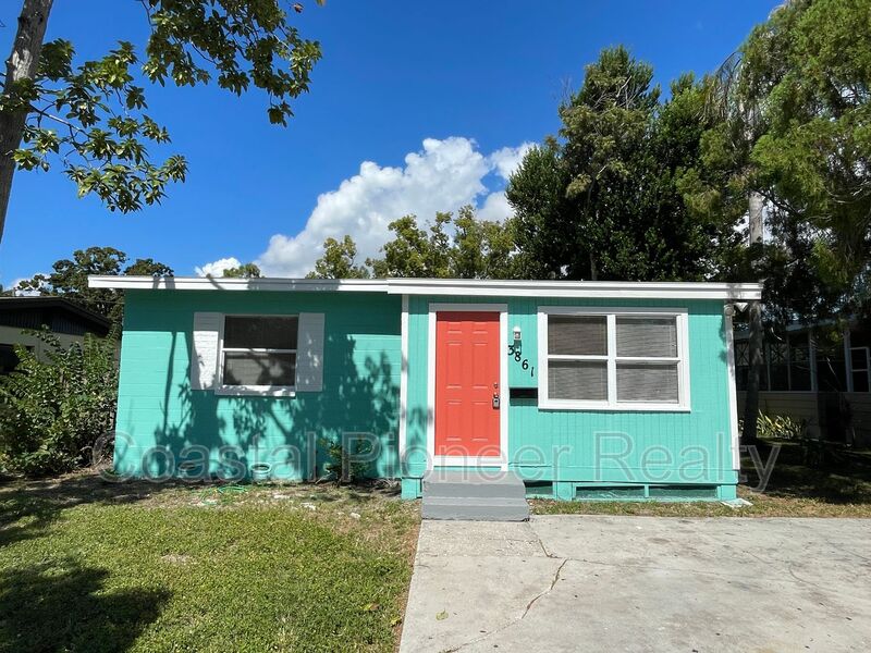 St Petersburg House: 3861 11th Ave S