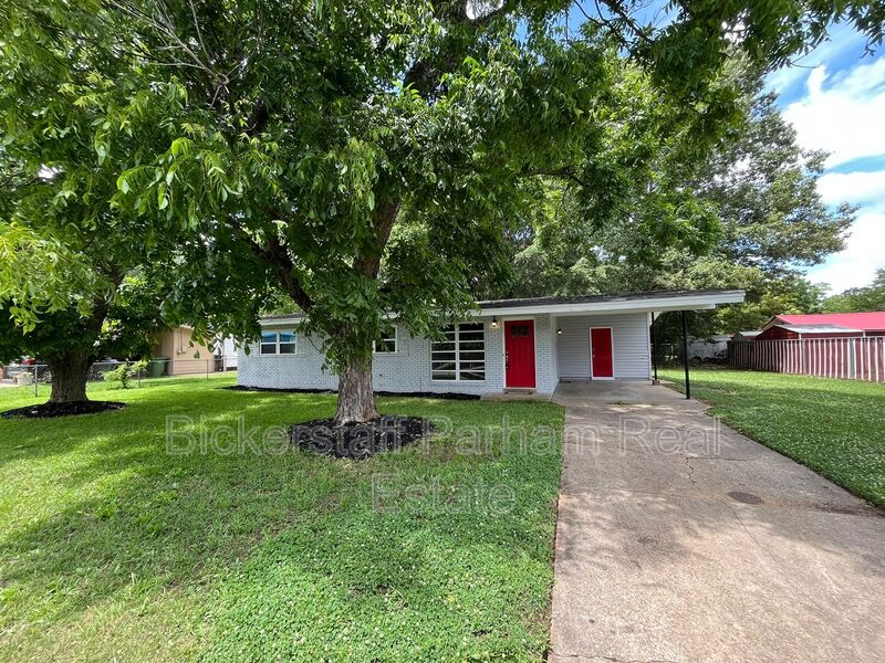 Columbus House: 2503 Broadmoor Drive