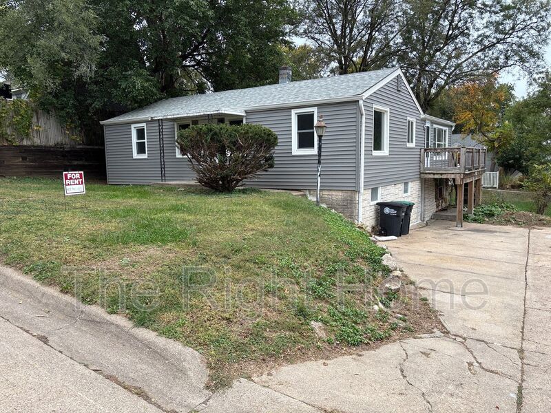 Omaha House: 6109 Bedford Ave