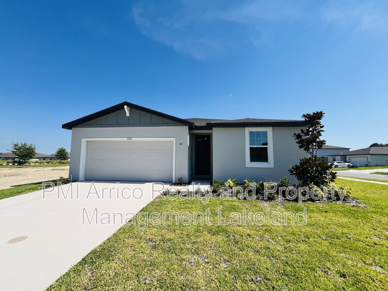 Auburndale House: 1061 Oak Valley Drive