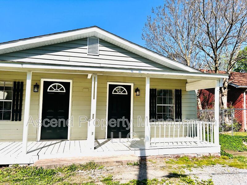 Rossville Condo: 727 Henderson Ave