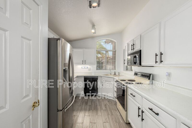 Surprise House: 11530 W Pronghorn Ct