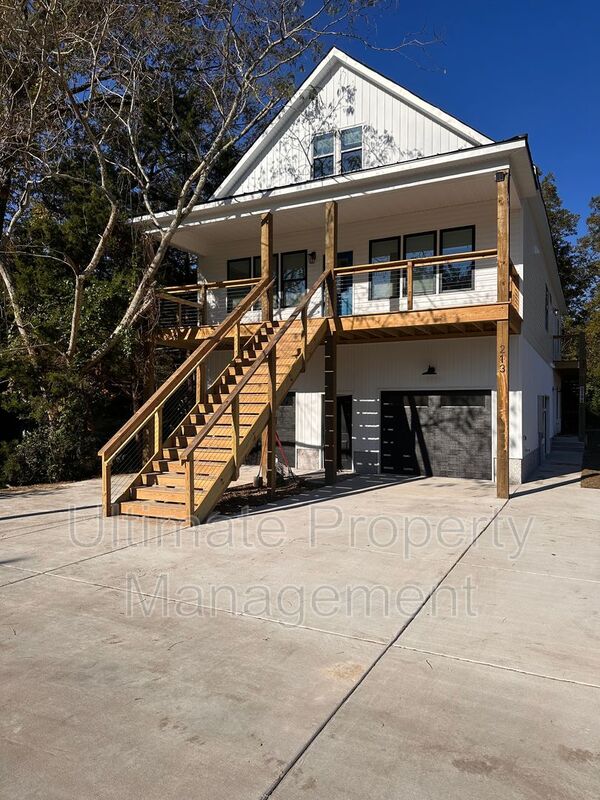 Wilmington House: 213 Myrtle Avenue