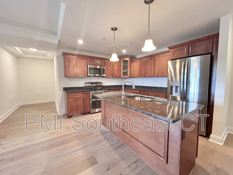 New London Condo: 461 Bank Street