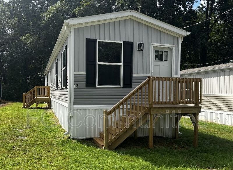 Burlington House: 2844 Maple Ave lot 18