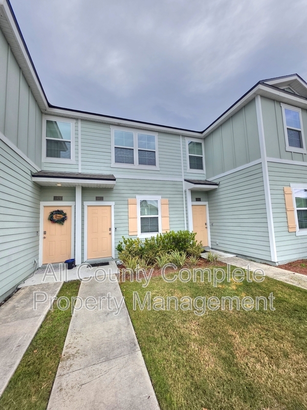 Orange Park Townhome: 3972 Village View Ln