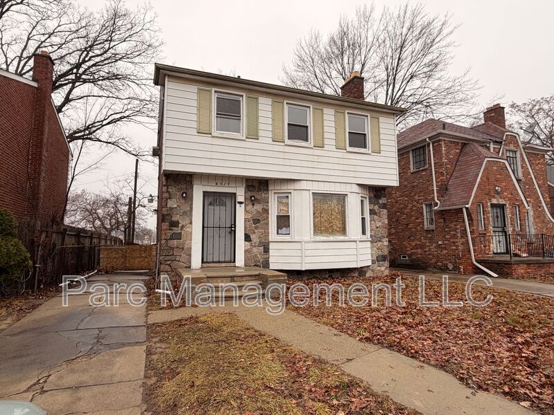 Detroit House: 16529 Pinehurst
