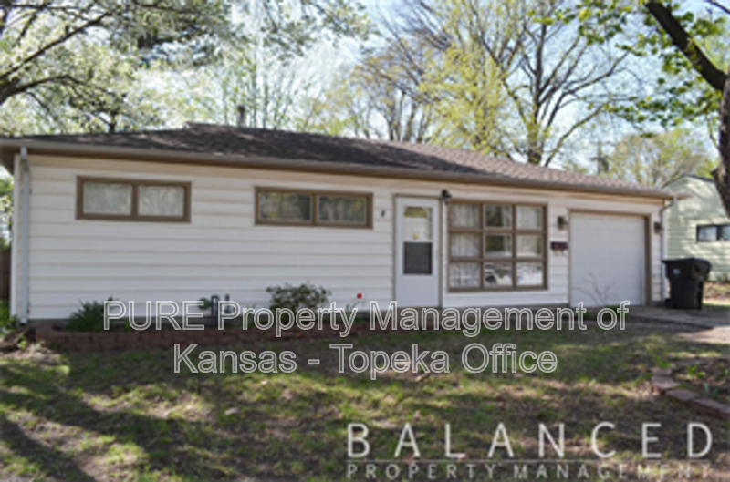 Topeka House: 1939 SW Edgewater Terr