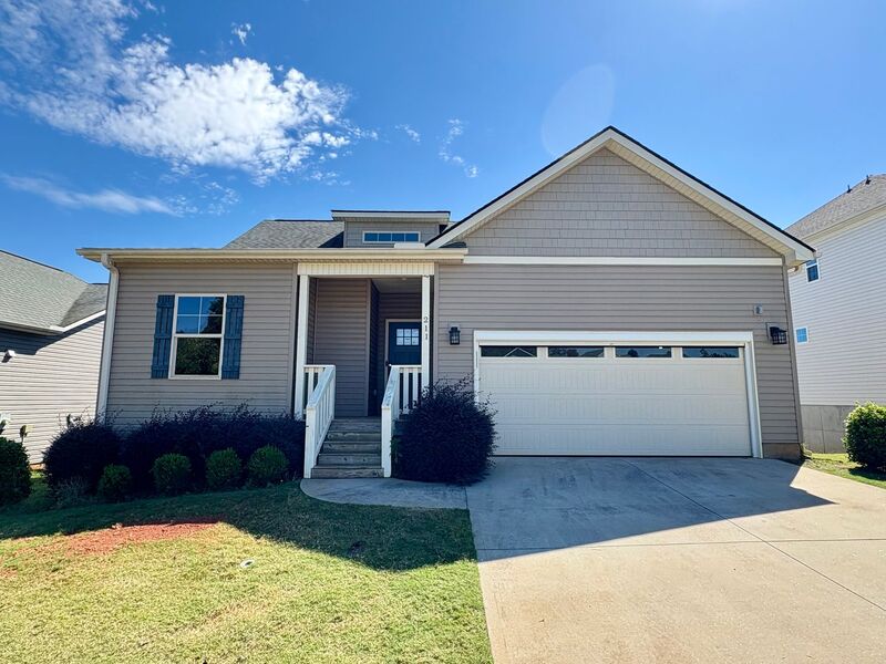 Pendleton House: 211 Crooked Cedar Way